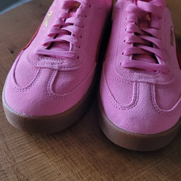 8US PUMA suede Women's Pink Sneakers - Picture 3 of 7